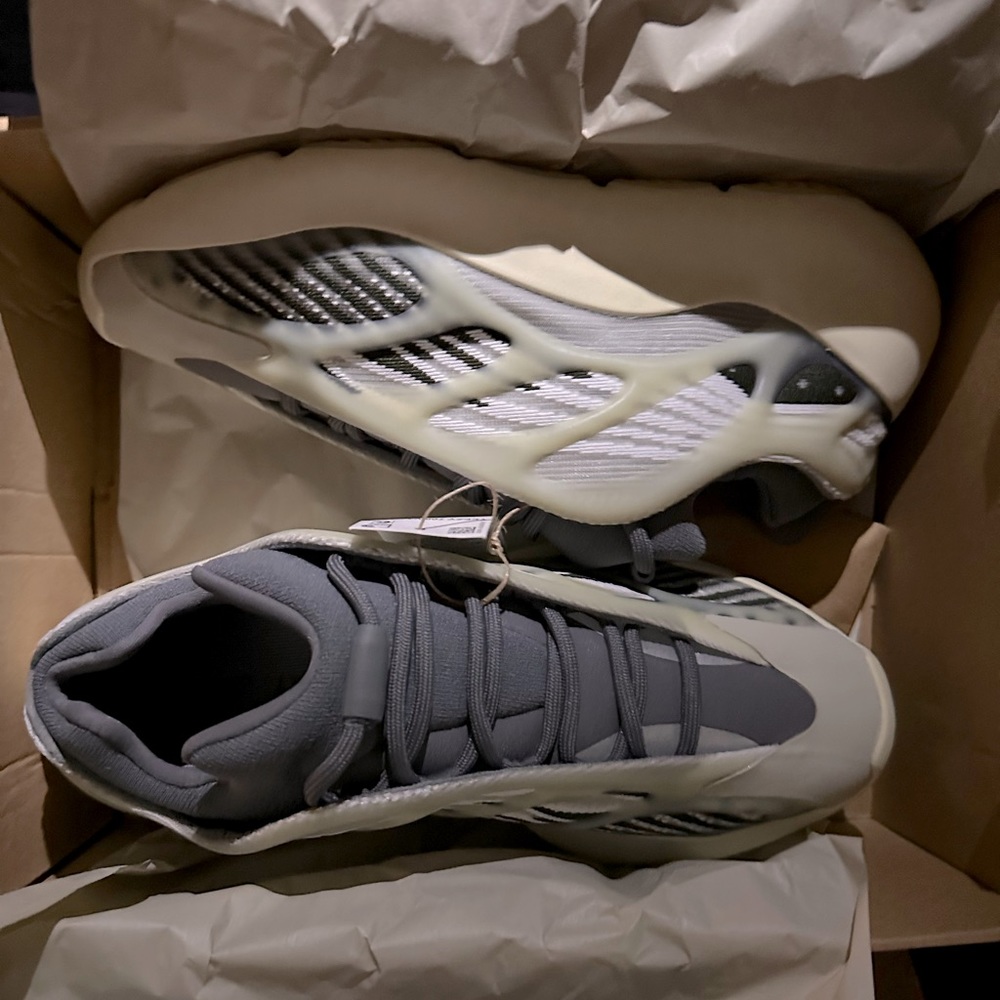YZY 700 V3